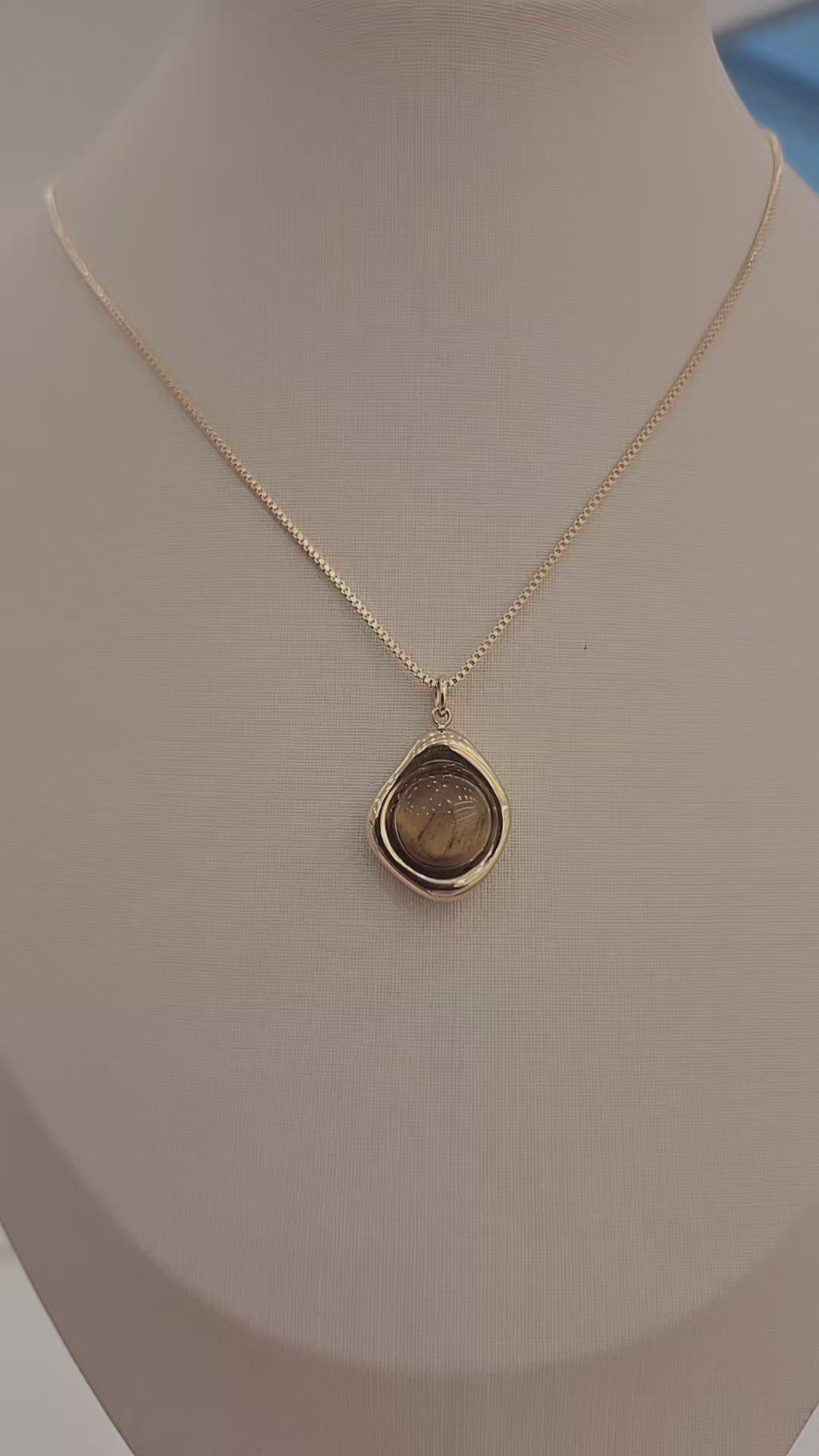 Colar Dourado Pingente Resina Marrom